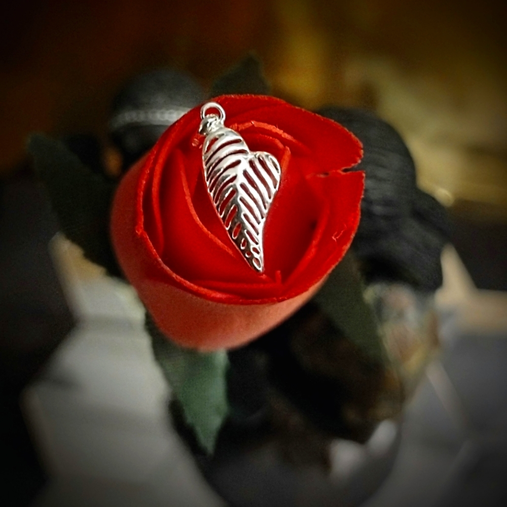 925 Sterling Silver Filigree Heart Leaf Pendant